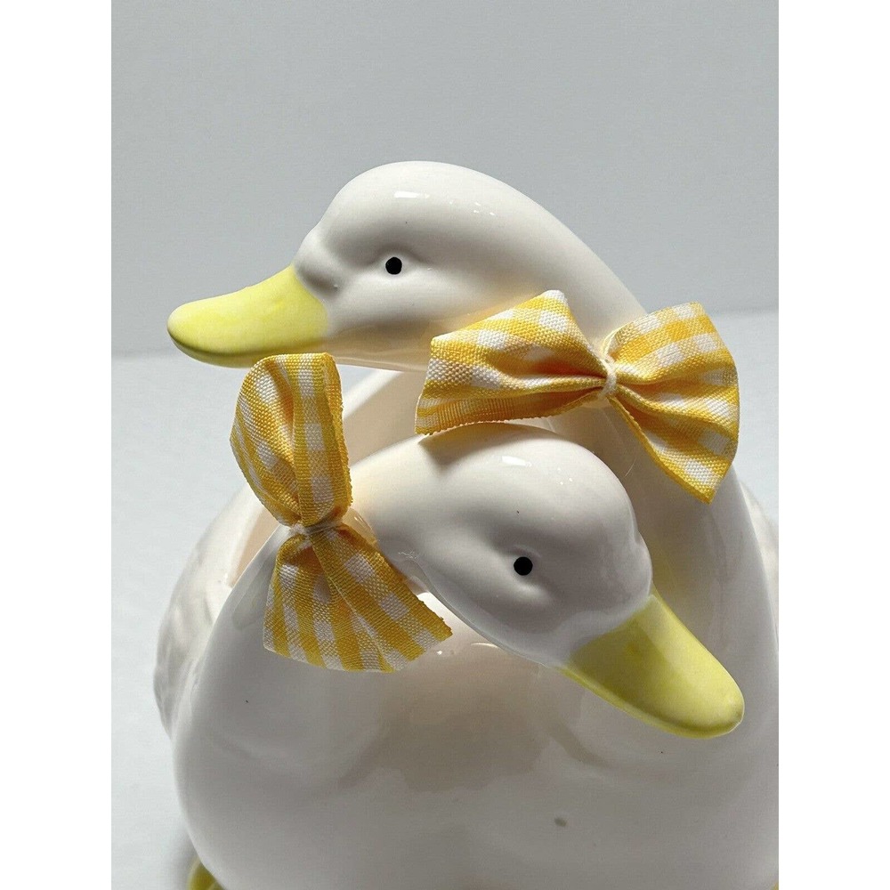 Mount Clemens Pottery Bowl White‎ Ducks Wearing Yellow/White Stripe Bows - Picture 5 of 11